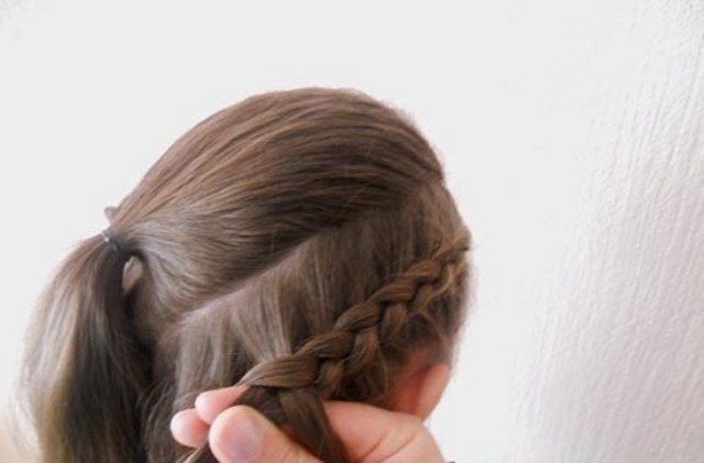 Зачіски на 1 вересня для дівчаток: 12 варіантів з фото