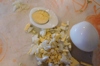 Салат зі шпротами і яйцями, фото рецепт