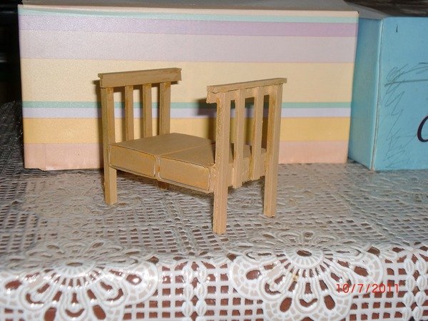 Робимо самі меблі для ляльок: крісло, камін, пуф