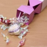 Як зробити цукерку з паперу для декору свята