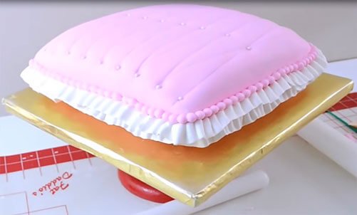 Торт «Подушка з короною» | Покроковий майстер клас
