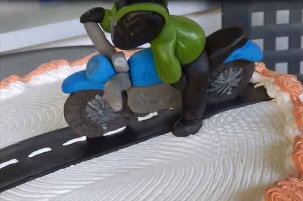 Торт у вигляді «Мотоцикла» з мастики | Покроковий майстер клас