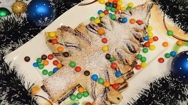 Як приготувати Новорічний пиріг у вигляді Ялинки з шоколадною пастою?