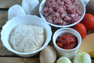 Каннеллоні зі свинячим фаршем під томатним соусом, фото рецепт