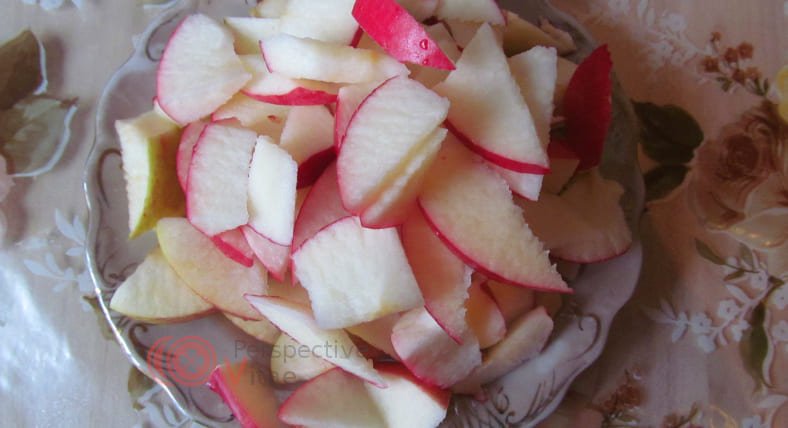 Пишна шарлотка з яблуками рецепт з фото покроково + ще кілька варіантів приготування