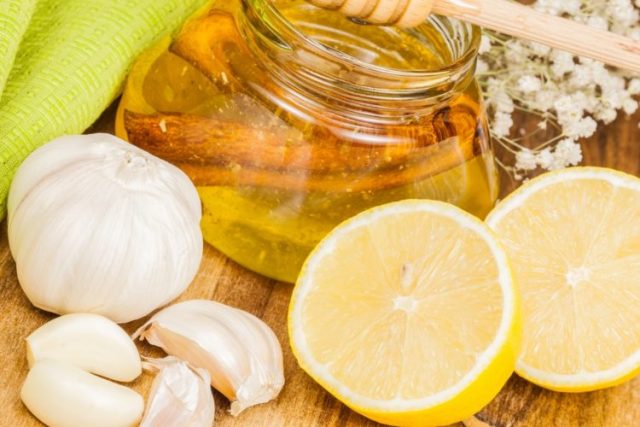 Чищення судин часником і лимоном: відгуки лікарів, користь і шкоду для імунітету, за Неумывакину, як приготувати, як приймати