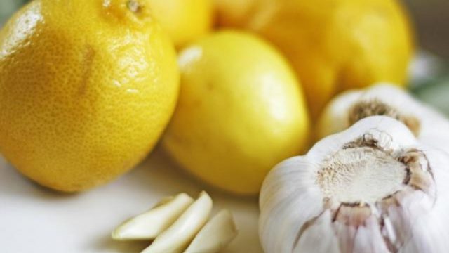 Чищення судин часником і лимоном: відгуки лікарів, користь і шкоду для імунітету, за Неумывакину, як приготувати, як приймати