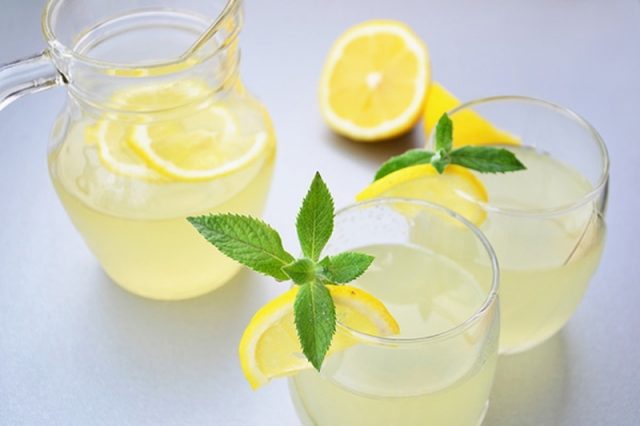 Лимонний сік (фреш): користь і шкода, як приготувати, як пити натщесерце