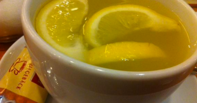 Гаряча вода з лимоном: користь і шкода, натщесерце вранці, відгуки, рецепти