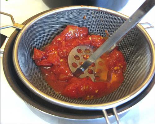 Як зробити томатний сік з помідорів в домашніх умовах: рецепт + фото