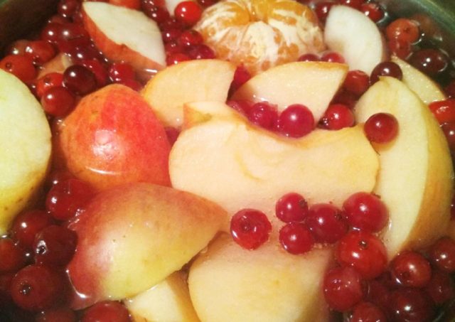 Як варити варення з червоної смородини: з полуницею, яблуками, вишнями, ваніліном