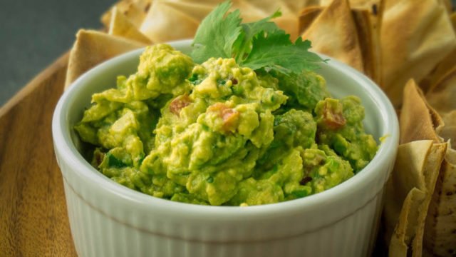 Класичний рецепт гуакамоле з авокадо: як приготувати соус, з чим їдять