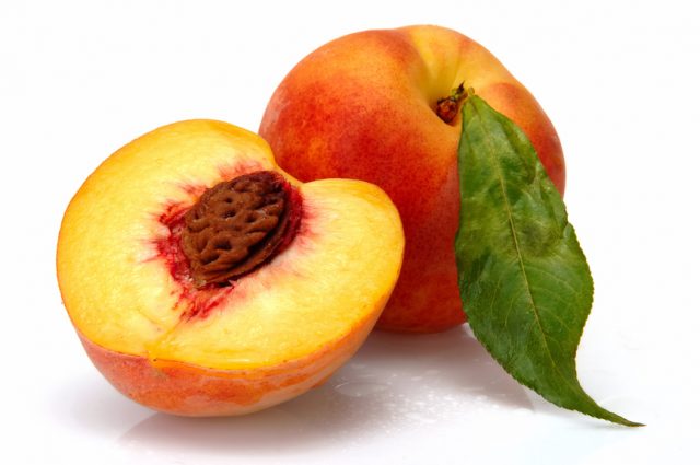 Компот з яблук і персиків: рецепти на зиму