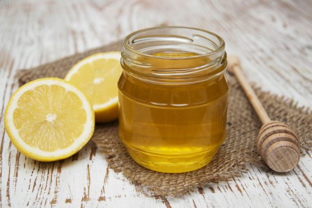Лимон з медом: користь для організму натщесерце, для схуднення, для імунітету, від кашлю, застуди, для чищення судин