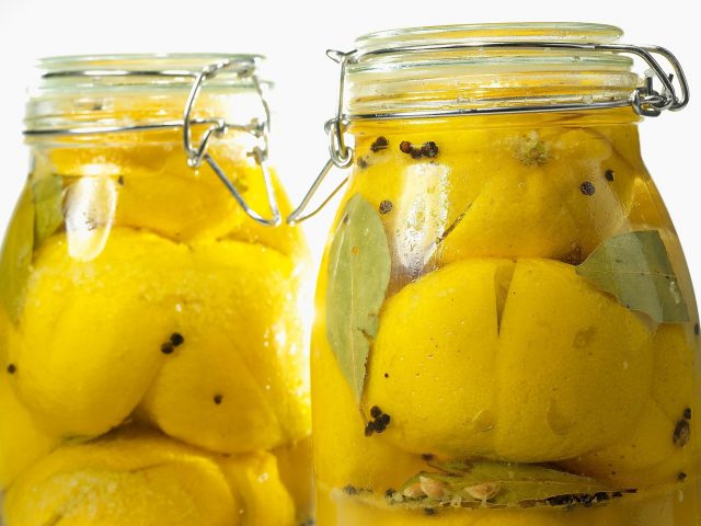Лимон з сіллю: користь і шкода, для схуднення, від тиску, для очищення кишечника