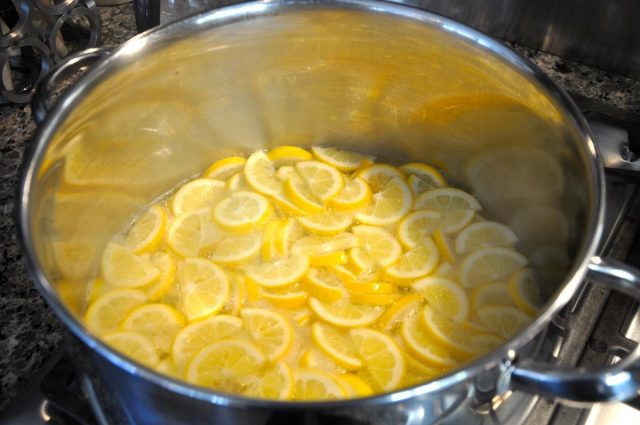 Лимонний компот: рецепти на зиму і в каструлі, з базиліком, з мятою, як у їдальні, з імбиром