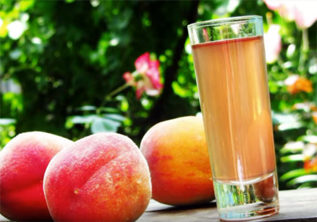 Наливка з персиків: прості рецепти на горілці, без горілки, на спирту