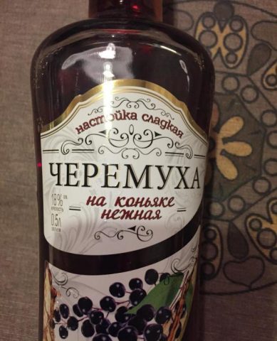 Настоянка з черемхи: користь, як зробити з червоної, сушеної черемхи, на квітках, на горілці, на спирту