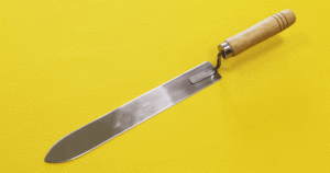 Пасічний ніж для роздрукування стільників: електричний, паровий, з коси