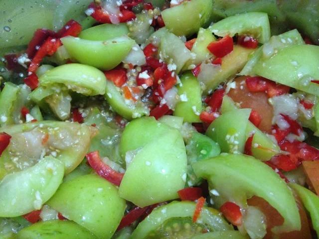 Салат із зелених помідорів на зиму
