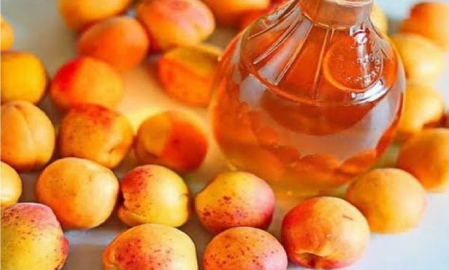 Самогон з персиків: рецепти браги з дріжджами і без, як настояти самогон на персиках