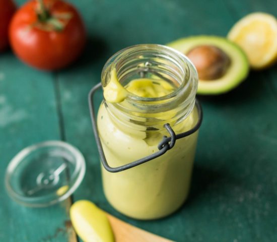 Соус з авокадо замість майонезу: пісні рецепти до салату