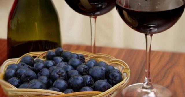 Вино з лохини в домашніх умовах: рецепти з фото, відео, корисні властивості