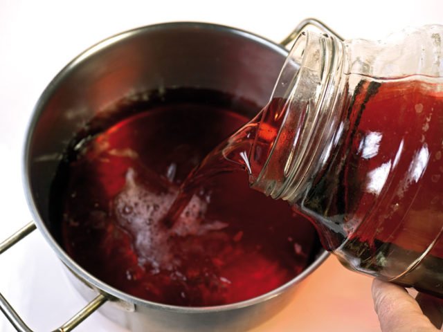 Вино з червоної смородини домашніх умовах: рецепти, як приготувати