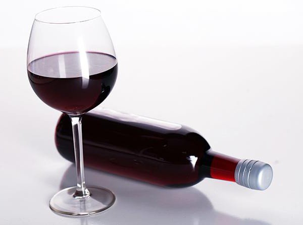 Вино з санберрі: рецепт, користь та шкоду, як зробити в домашніх умовах