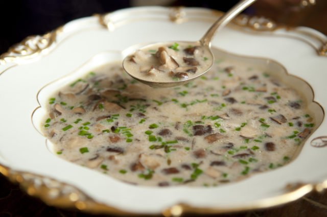 Суп пюре з опеньків: з вершками, молоком, плавленим сиром, картоплею