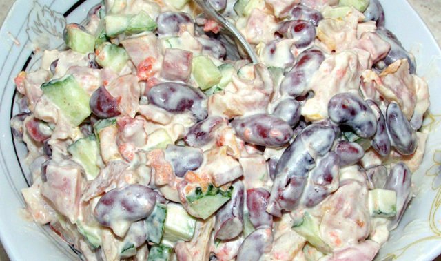 Салат з білими грибами: рецепти з куркою, фетою, мясом, капустою