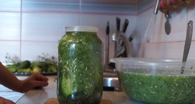 Огірки у власному соку на зиму: рецепти засолювання, консервування, салатів, зі стерилізацією, холодним способом