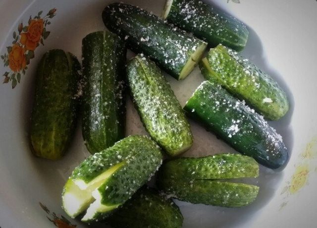 Огірки з кунжутом по корейськи на зиму і на кожен день: найсмачніші рецепти з соєвим соусом і без