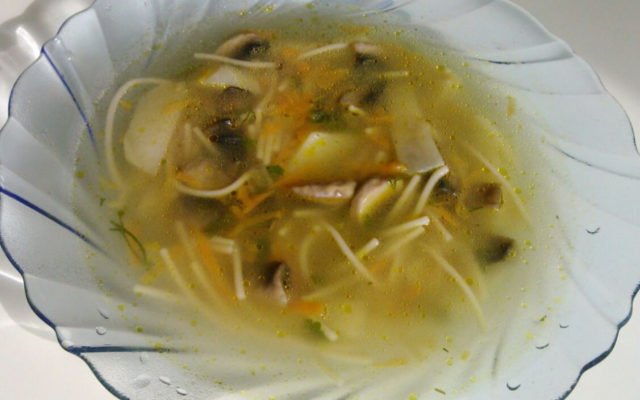 Суп з білих грибів з вермішеллю: свіжих, сушених і заморожених
