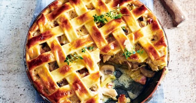 Пиріг з груздями: солоними і свіжими, як приготувати в духовці, найкращі рецепти