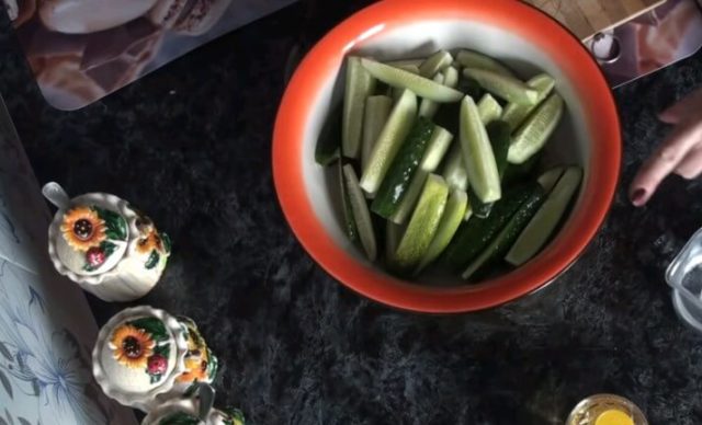 Салати на зиму з огірків в гірчичній заливці: найсмачніші рецепти заготовок з фото, відео, різані, часточками, кружальцями, консервовані