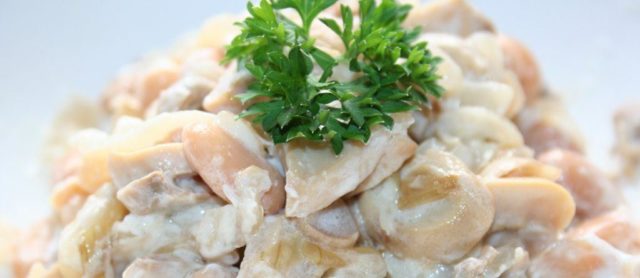 Салат з білими грибами: рецепти з куркою, фетою, мясом, капустою