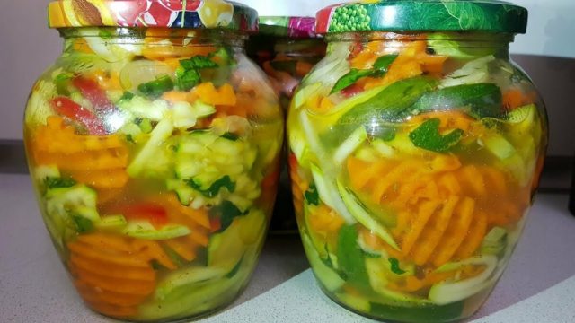 Салат на зиму з кабачків та огірків: смачні та прості рецепти заготовок з фото