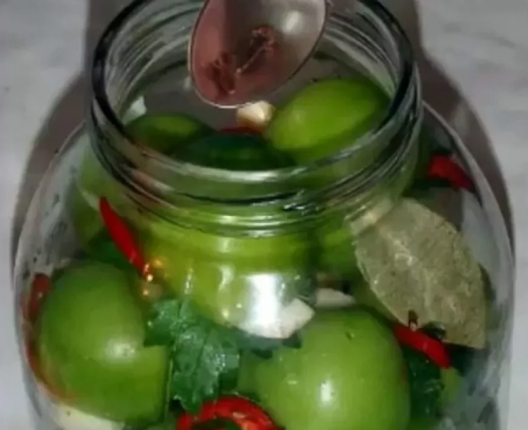 Консервування зелених помідорів на зиму: дуже смачні рецепти