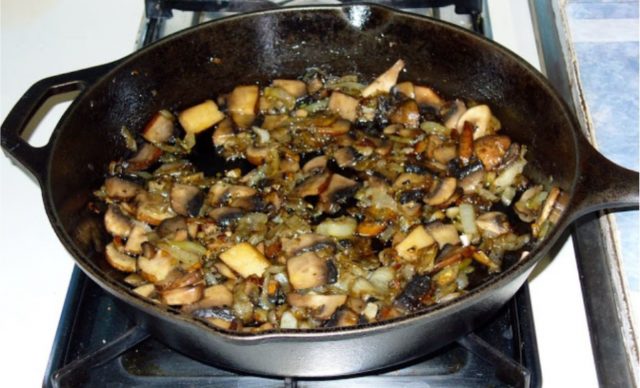 Смажені моховики: з картоплею, сметаною, мясом, в салаті, особливості смаження