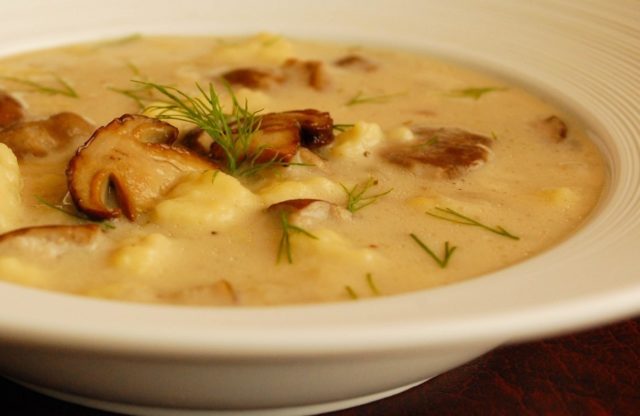 Суп з білих грибів з картоплею: сухих, свіжих і заморожених