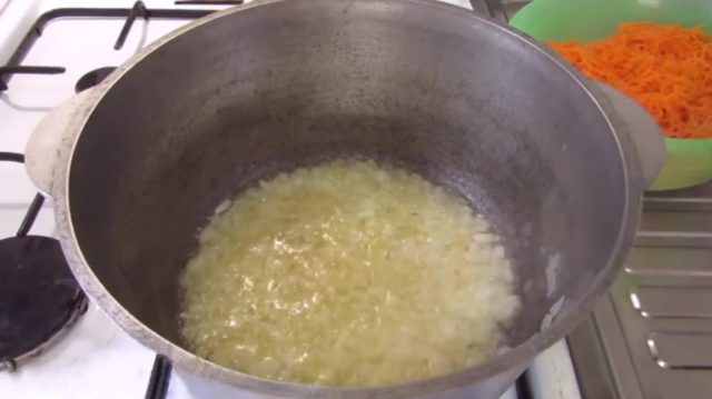 Розсольник на зиму зі свіжих огірків: рецепти заготовок, відео