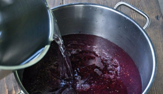 Вино з чорної смородини в домашніх умовах: користь і шкода, рецепти, відео