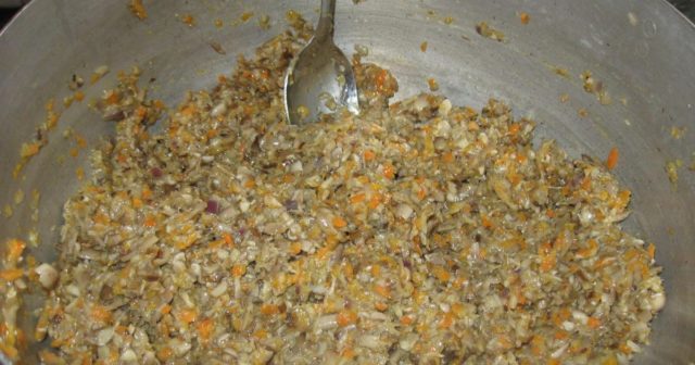 Ікра з рижиков: рецепти з цибулею, морквою, помідорами, часником