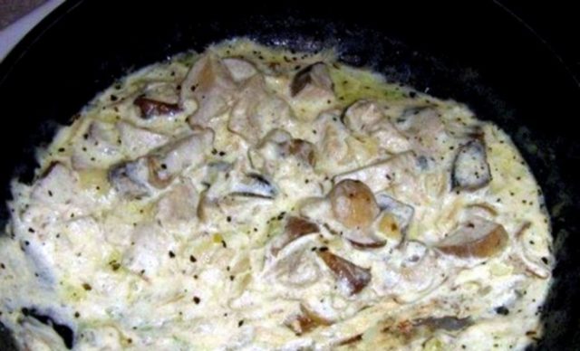 Смажені вовнянки в сметані: як приготувати на сковороді з цибулею, сметанним соусом