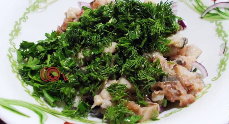 Ніжний салат з оселедцем: рецепт з фото покроково