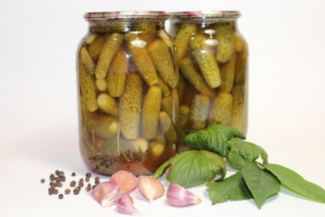 Мариновані огірки з кетчупом чилі: як закрити на зиму, смачні рецепти консервації зі стерилізацією
