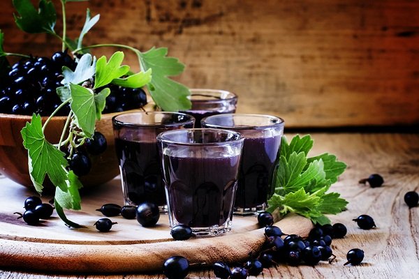 Вино з листя смородини в домашніх умовах: рецепт приготування
