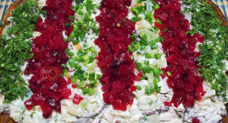 Ніжний салат з оселедцем: рецепт з фото покроково