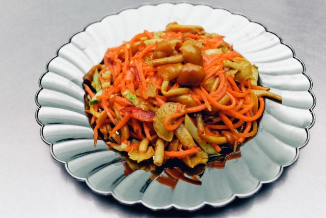 Опеньки по корейськи: рецепти приготування маринованих грибів з морквою, з цибулею, як на ринку, в магазині